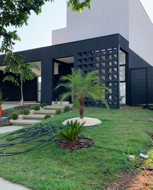 Casa Térrea - Residencial Alpha 1, Senador Canedo Casa com 3 suítes, piscina, garagem para 2 carros.