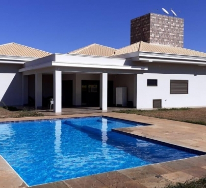 Vale das Cachoeiras - Chácara em Condomínio Aragoiânia - Com casa 3 quartos, piscina